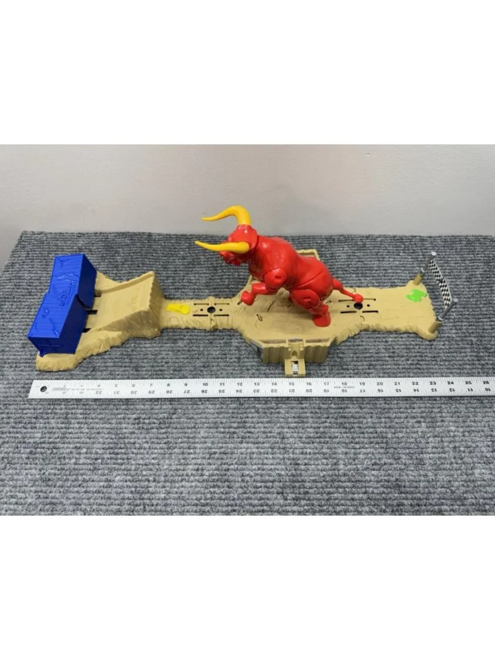 Hot Wheels Monster Jam - El Toro Loco Showdown Playset Red Bull